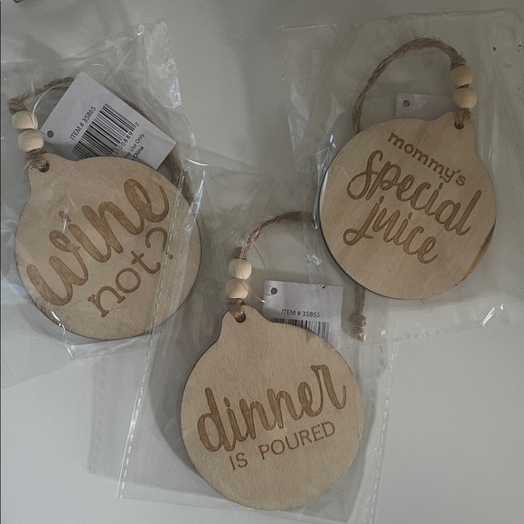 ($5) Dinner is Poured Wine Tag Set - Picture 1 of 2
